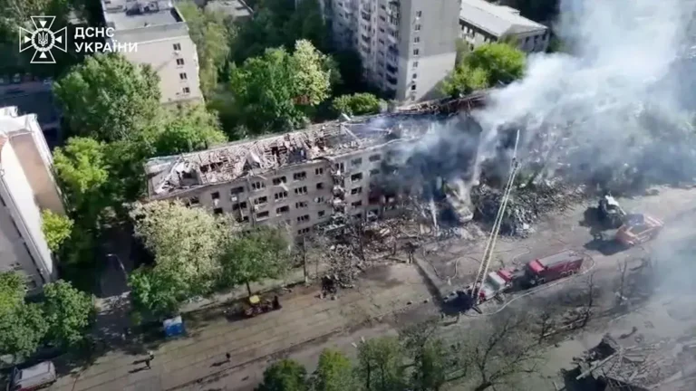 Kiev sufre uno de los mayores ataques aéreos de la guerra mientras se intensifica la escalada en el Donbás