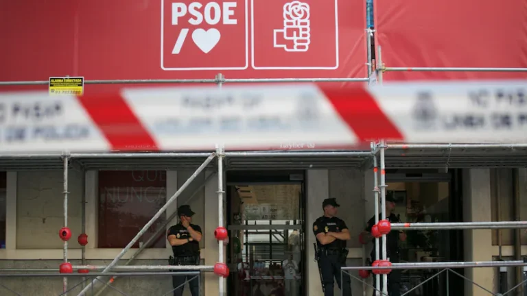 Tensión en el PSOE tras una supuesta investigación y la presencia de la UCO en Ferraz