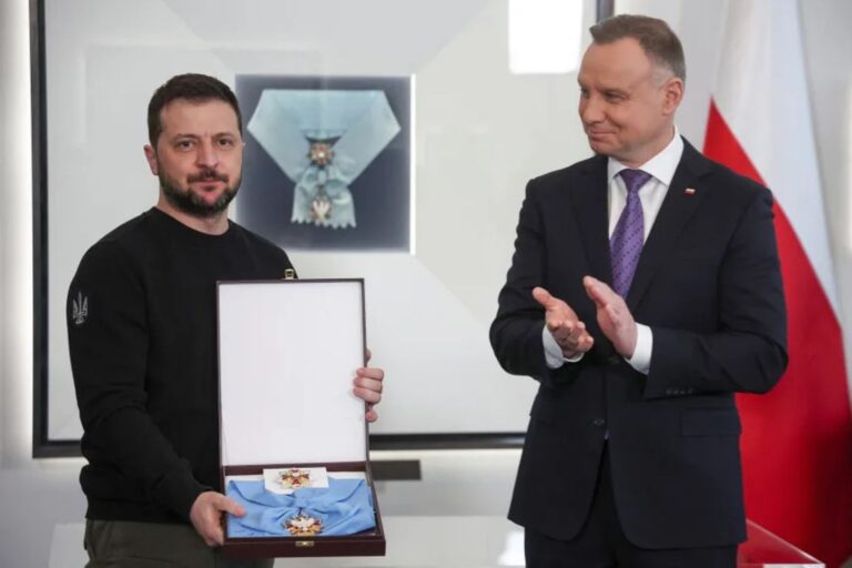 Zelenski devuelve a Polonia su máxima condecoración en medio de tensiones históricas