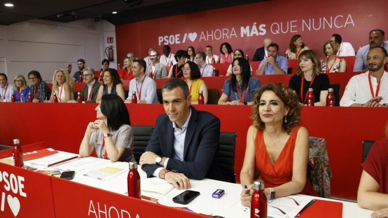 El PSOE cierra filas con Sánchez y pone el foco en las elecciones de 2027 pese a las voces críticas