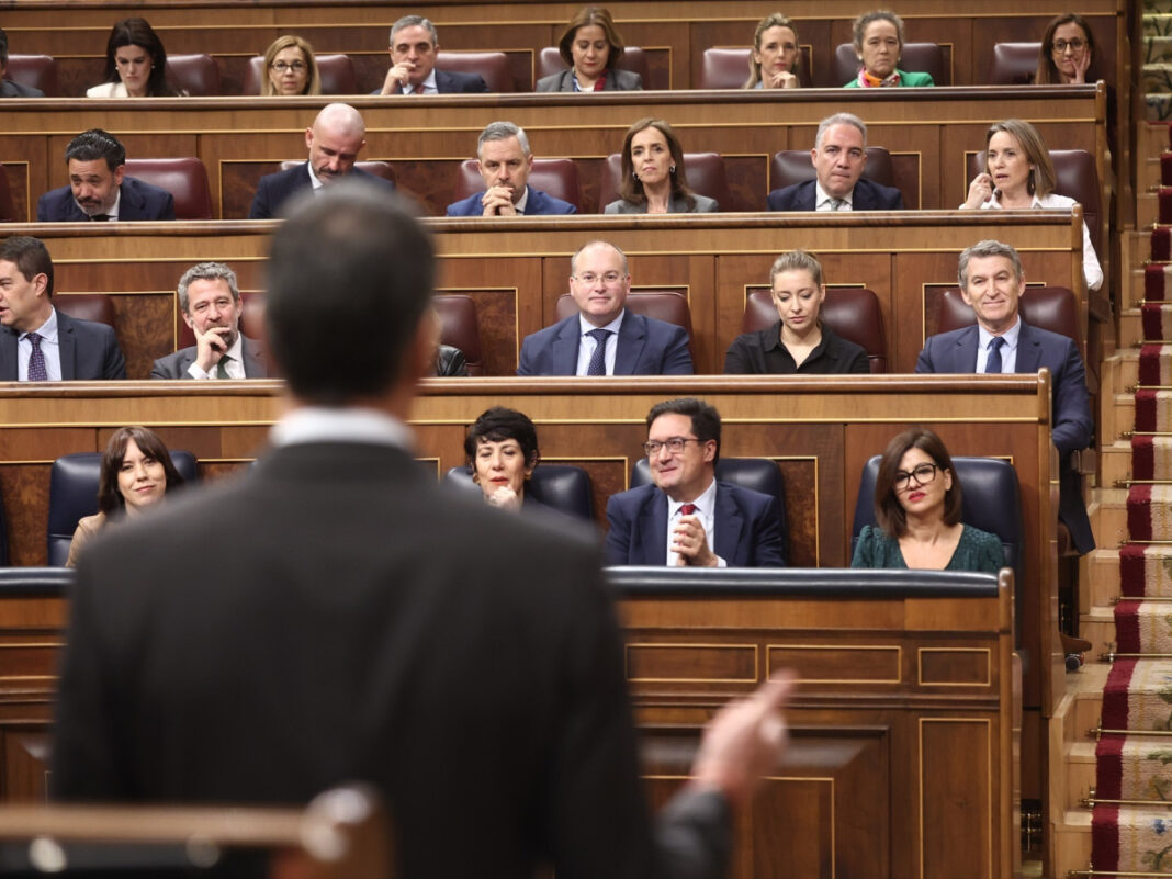 Feijóo y Sánchez chocan en el Congreso por el adelanto electoral Feijóo y Sánchez chocan en el Congreso por el adelanto electoral