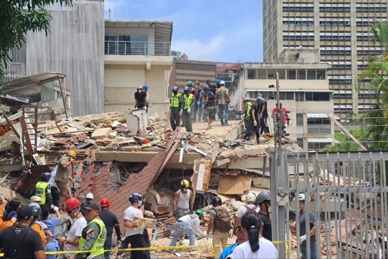 Venezuela eleva a 589 los muertos por los terremotos