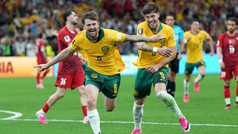 Australia vence con autoridad a Turquía en su debut mundialista Australia vence con autoridad a Turquía en su debut mundialista