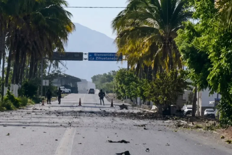 Explosión de vehículo eleva la tensión en Escuinapa Sinaloa