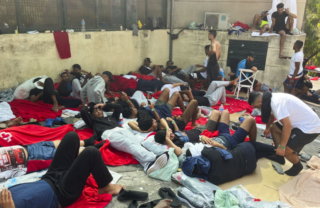 Ceuta afronta una de las mayores oleadas migratorias de los últimos años tras cientos de intentos de entrada por mar Ceuta afronta una de las mayores oleadas migratorias de los últimos años tras cientos de intentos de entrada por mar