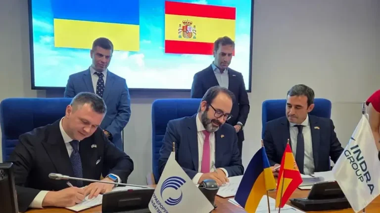 Indra liderará la modernización de los sistemas de tráfico aéreo de Ucrania en su futura reconstrucción