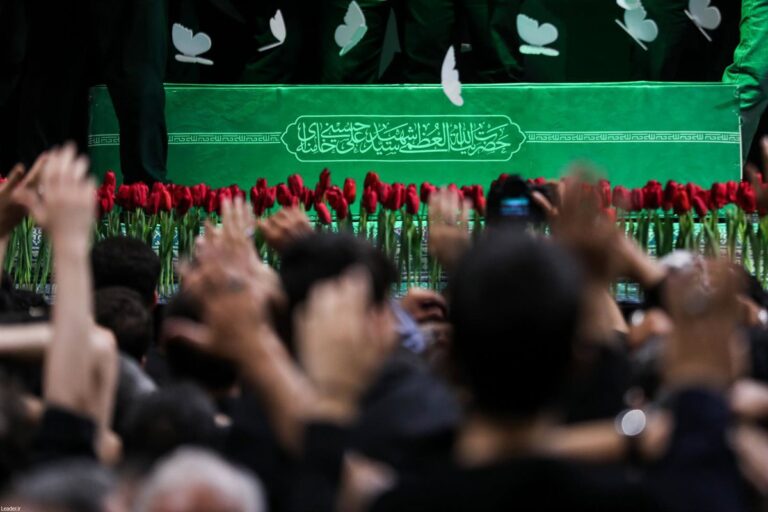 Irán inicia el histórico funeral de Ali Jameneí tras cuatro meses de aplazamiento