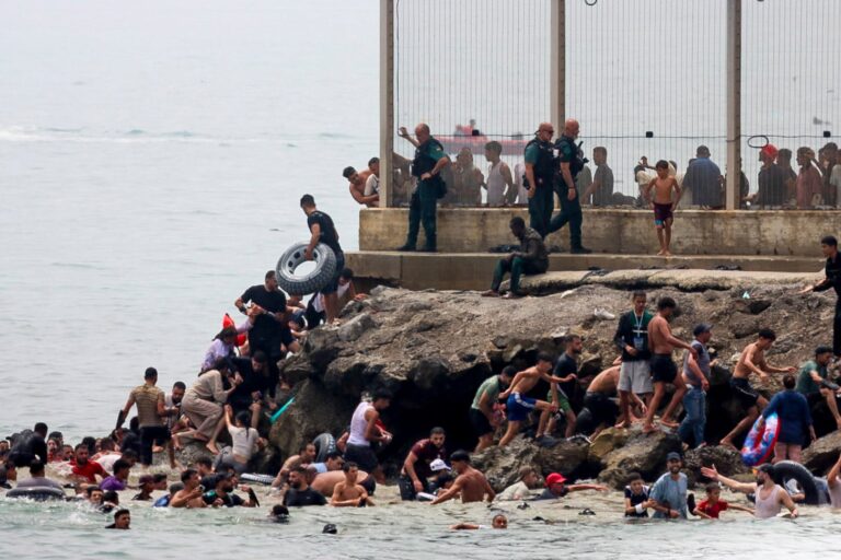 La crisis migratoria en Ceuta se agrava: nueve fallecidos y despliegue del Ejército
