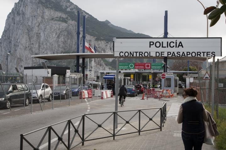 Gibraltar delimita las zonas de control Schengen de segunda línea antes del nuevo modelo fronterizo Gibraltar delimita las zonas de control Schengen de segunda línea antes del nuevo modelo fronterizo