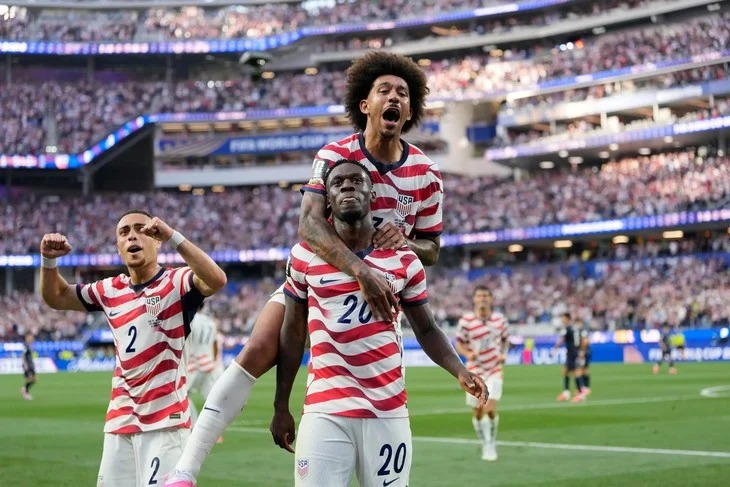Estados Unidos avanza a octavos de final tras vencer a Bosnia y Herzegovin Estados Unidos avanza a octavos de final tras vencer a Bosnia y Herzegovin