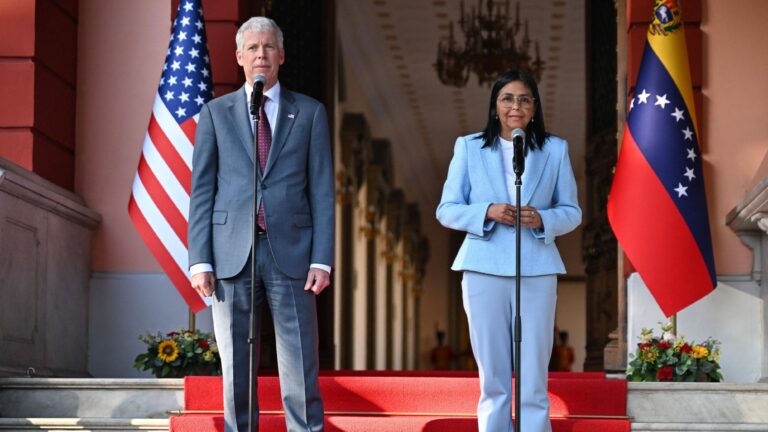 Washington y Caracas sellan un acuerdo energético por 25 años para elevar la producción petrolera venezolana