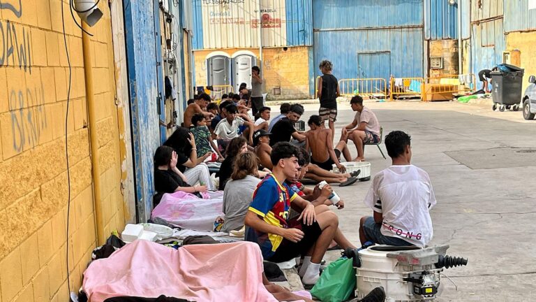 Crece la preocupación por la situación humanitaria de los migrantes atrapados en Ceuta