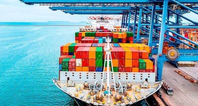 Informes españoles alertan del descenso del superávit comercial con Marruecos