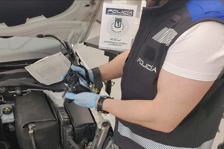 Desmantelada en Madrid una red que legalizaba coches robados en Marruecos con documentación falsa Desmantelada en Madrid una red que legalizaba coches robados en Marruecos con documentación falsa