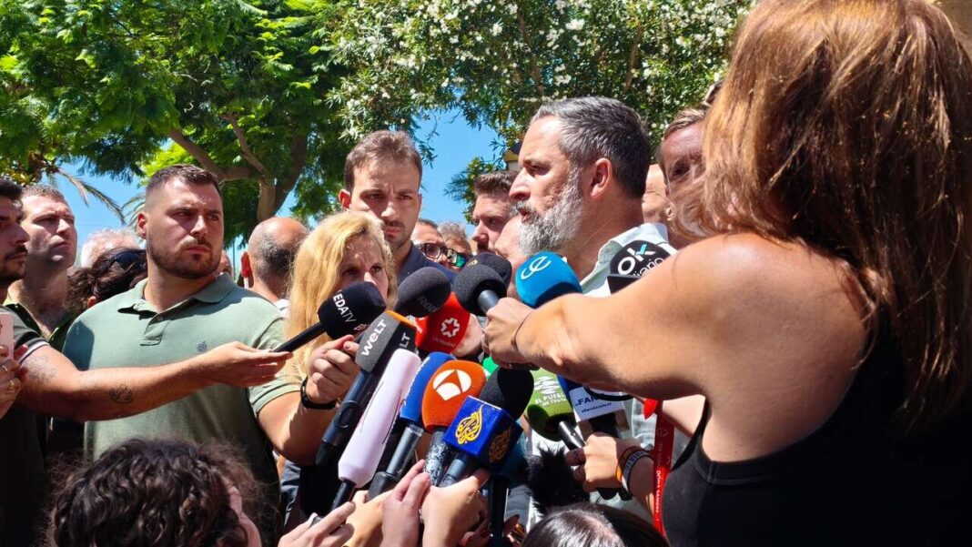 Abascal reclama una presencia militar permanente en la frontera de Ceuta y redobla sus críticas al Gobierno Abascal reclama una presencia militar permanente en la frontera de Ceuta y redobla sus críticas al Gobierno
