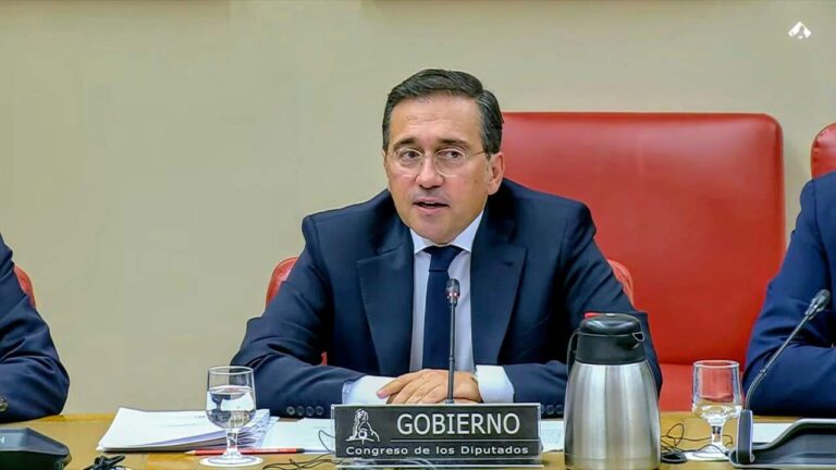 Albares acusa a la extrema derecha de instrumentalizar la crisis migratoria de Ceuta