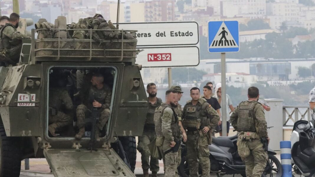 El Ejército refuerza el operativo de seguridad en Ceuta ante la presión migratoria de menores no acompañados El Ejército refuerza el operativo de seguridad en Ceuta ante la presión migratoria de menores no acompañados
