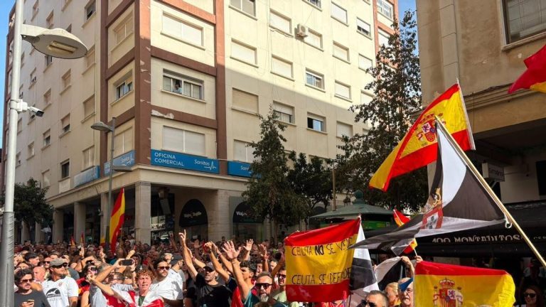 Más de 2.000 personas protestan en Ceuta contra la gestión de la crisis migratoria Más de 2.000 personas protestan en Ceuta contra la gestión de la crisis migratoria