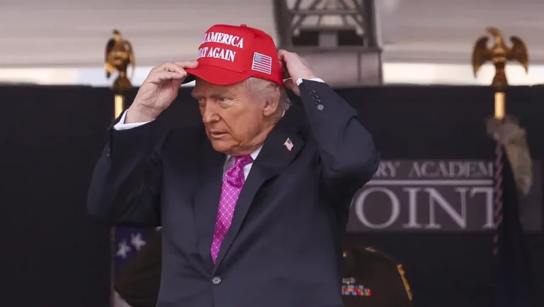 Encuesta: la mayoría de los estadounidenses percibe un conflicto entre los intereses empresariales de Trump y sus decisiones políticas Encuesta: la mayoría de los estadounidenses percibe un conflicto entre los intereses empresariales de Trump y sus decisiones políticas