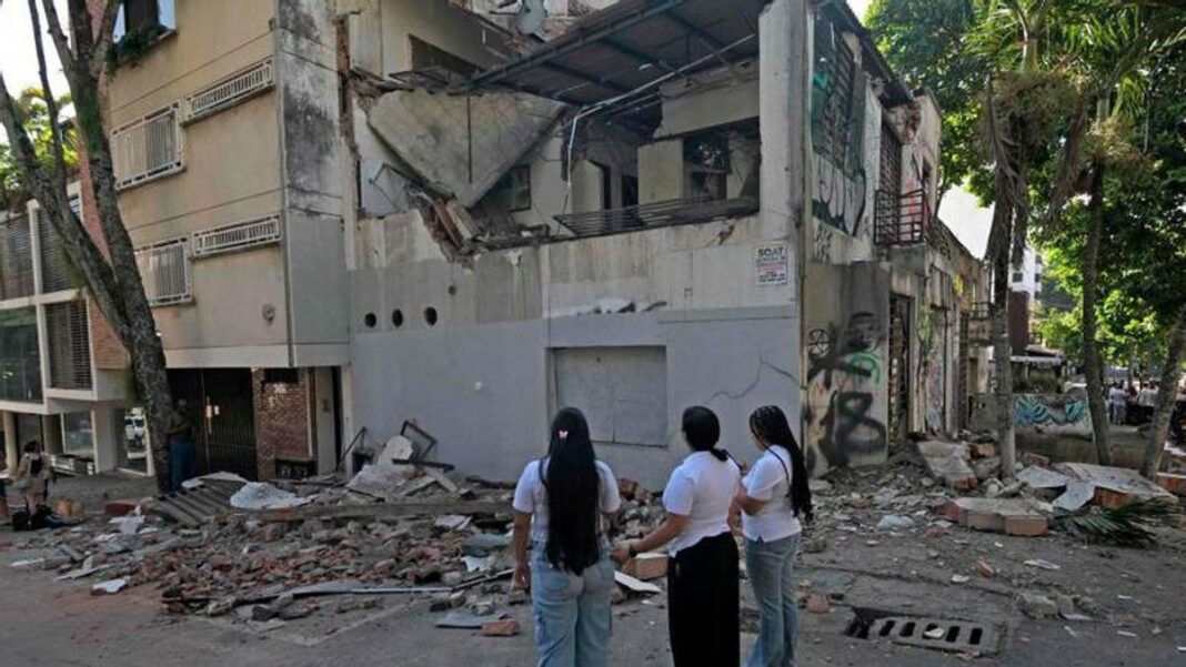 Un terremoto de magnitud 7,4 sacude Colombia y provoca graves daños en varias ciudades Un terremoto de magnitud 7,4 sacude Colombia y provoca graves daños en varias ciudades