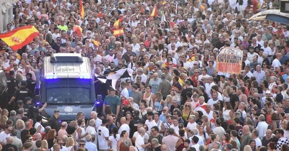 Más de 15.000 ceutíes claman unidos por una respuesta urgente a la crisis migratoria Más de 15.000 ceutíes claman unidos por una respuesta urgente a la crisis migratoria