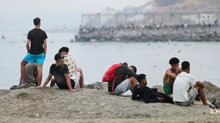 Marruecos garantiza la readmisión de quienes entraron en Ceuta y anuncia una investigación sobre el origen de la crisis
