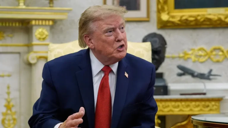 Trump vuelve a cargar contra España por la crisis migratoria de Ceuta y la califica de «país arruinado»
