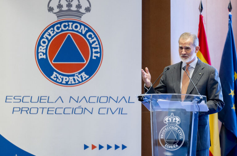 Felipe VI destaca el civismo de Ceuta y reclama coordinación ante las emergencias