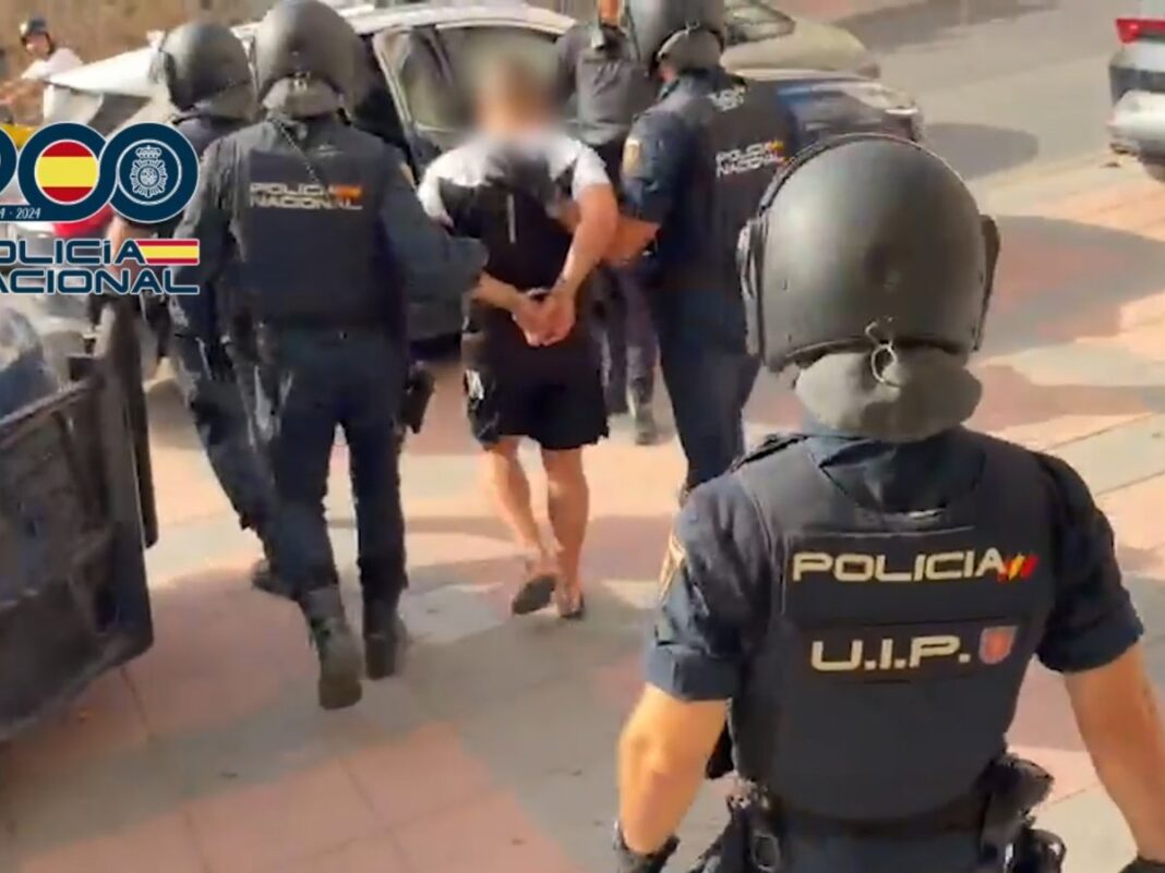 Detenidos en Ceuta dos sospechosos de explotar a migrantes tras la entrada masiva de julio Detenidos en Ceuta dos sospechosos de explotar a migrantes tras la entrada masiva de julio