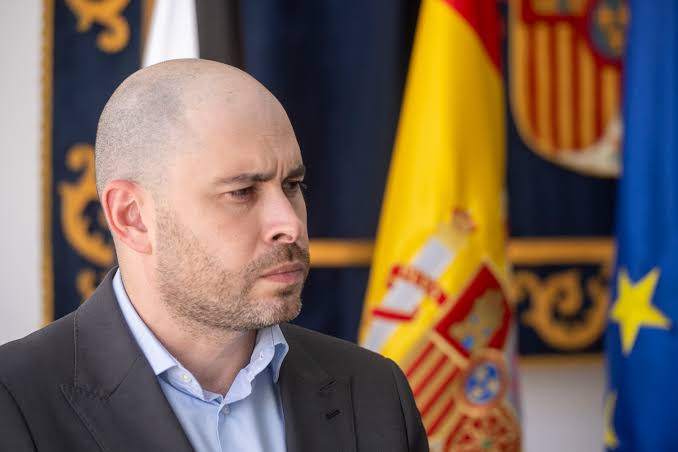 Dimite un alto cargo del Gobierno en Ceuta tras las contradicciones sobre las alertas del CNI Dimite un alto cargo del Gobierno en Ceuta tras las contradicciones sobre las alertas del CNI