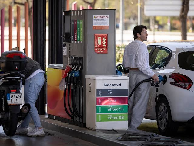 La energía dispara el coste de vida en España: el diésel sube un 30% y la electricidad un 9%