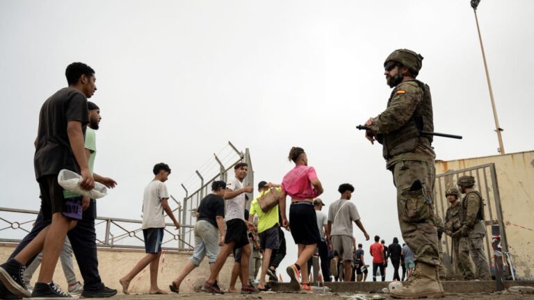 Ceuta: el regreso de más de 5.300 migrantes alivia la presión sobre Madrid
