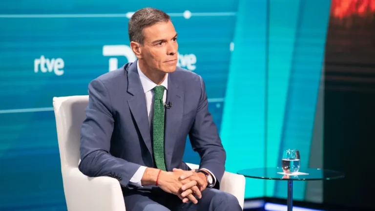 La entrevista de Sánchez en TVE provoca un choque interno antes de su emisión