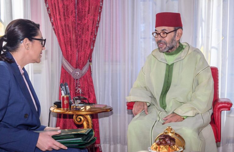 Mohamed VI recibe a Fatima Zahra Mansouri en el marco de la formación del nuevo Gobierno marroquí
