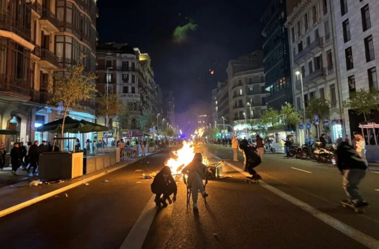 Barcelona registra graves disturbios con cerca de 100 detenidos tras saqueos y actos vandálicos
