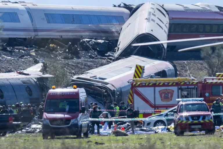 Ascienden a 64 los muertos y a 80 los heridos en el choque de dos trenes en Toledo