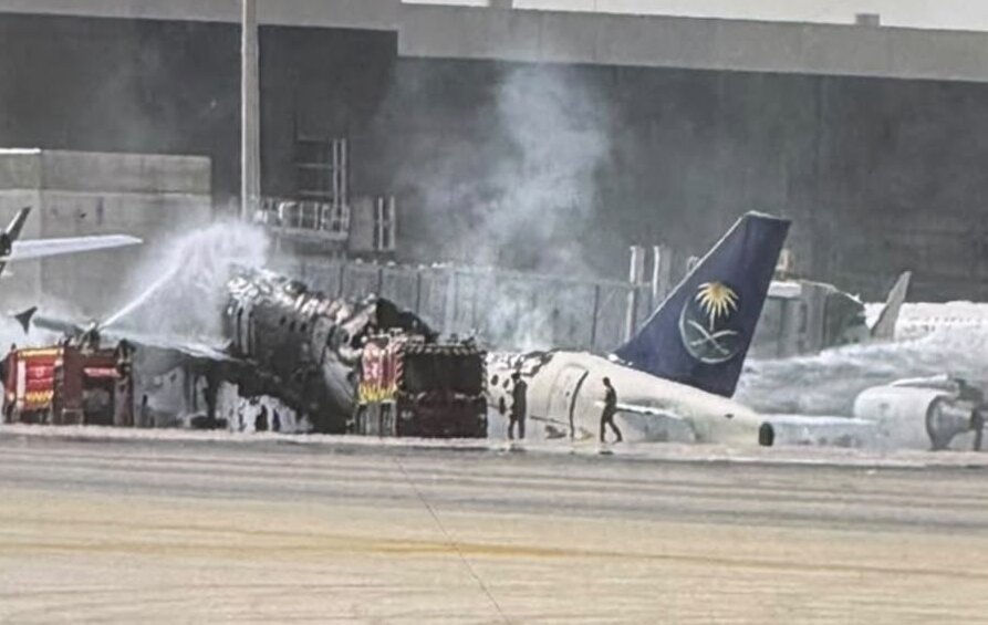 Los hutíes anuncian ataques contra cuatro objetivos en Arabia Saudí y Riad confirma dos muertos en el aeropuerto de Dammam Los hutíes anuncian ataques contra cuatro objetivos en Arabia Saudí y Riad confirma dos muertos en el aeropuerto de Dammam