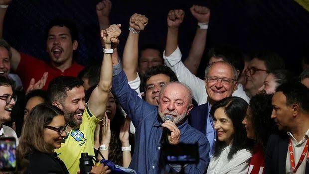Lula logra la reelección tras una remontada histórica y deberá negociar con un Congreso adverso Lula logra la reelección tras una remontada histórica y deberá negociar con un Congreso adverso