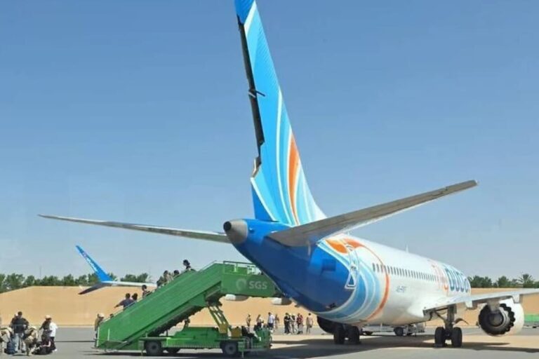 Un vuelo de Flydubai aterriza de emergencia en Arabia Saudí tras un incidente en la cabina